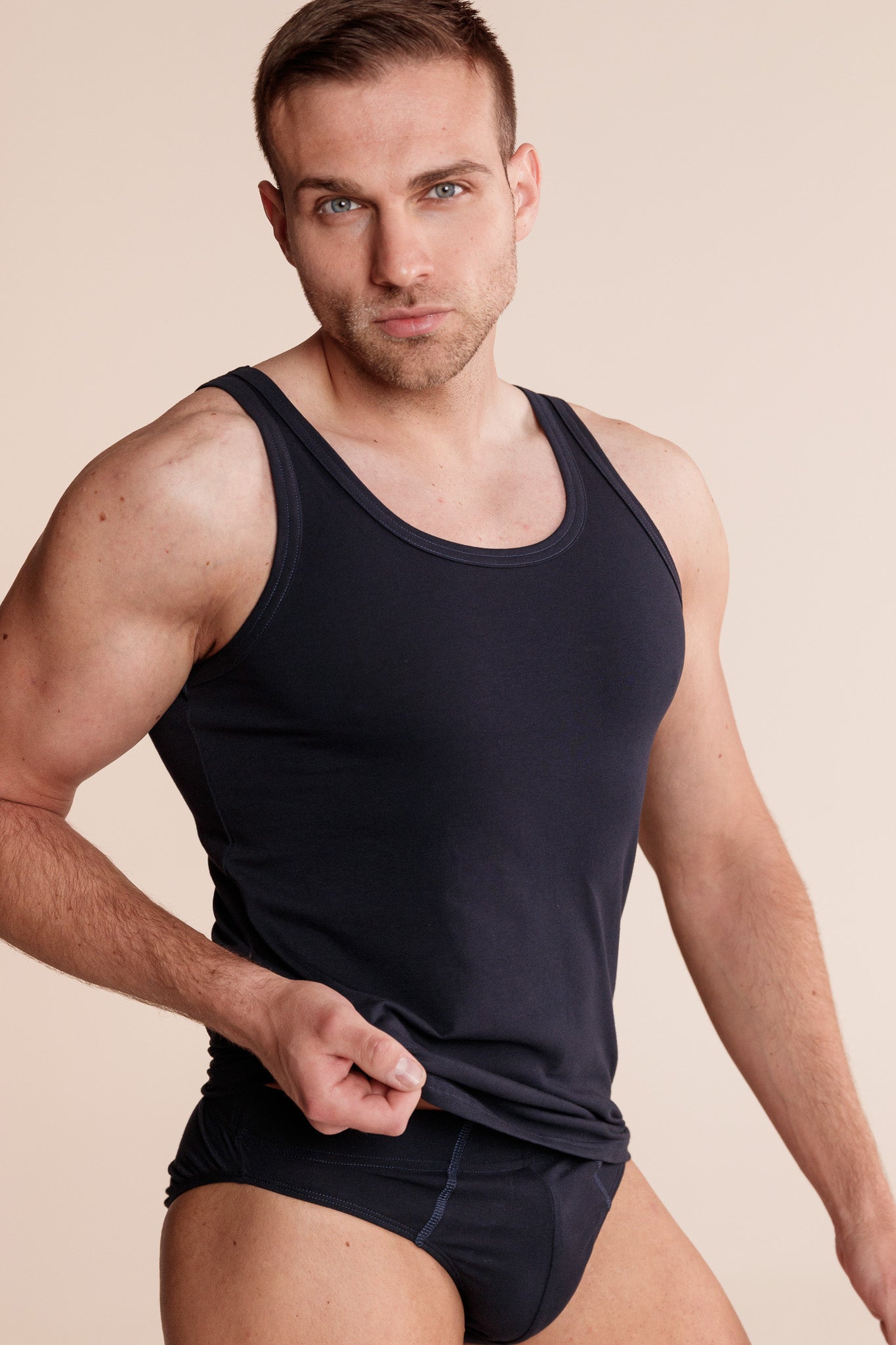 Premium Fit NAVY мъжки потник от памук с еластан