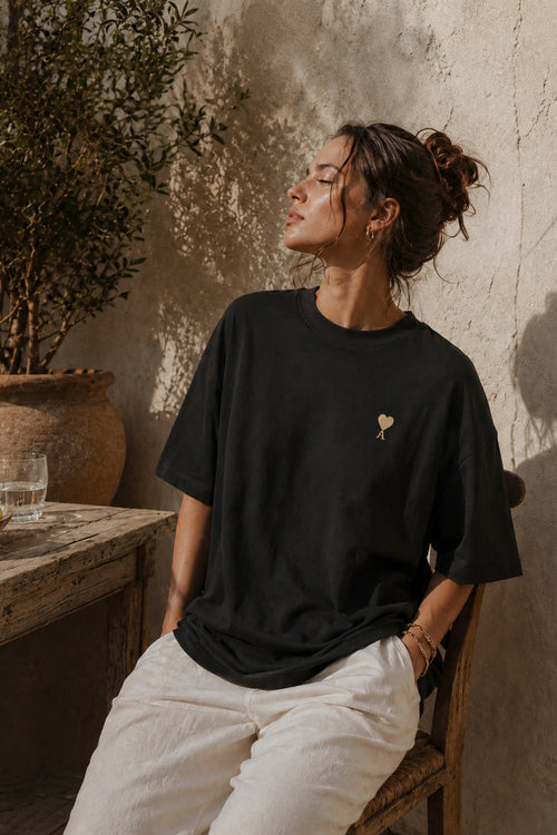 AMOUR BLACK Oversize тениска от 100% памук