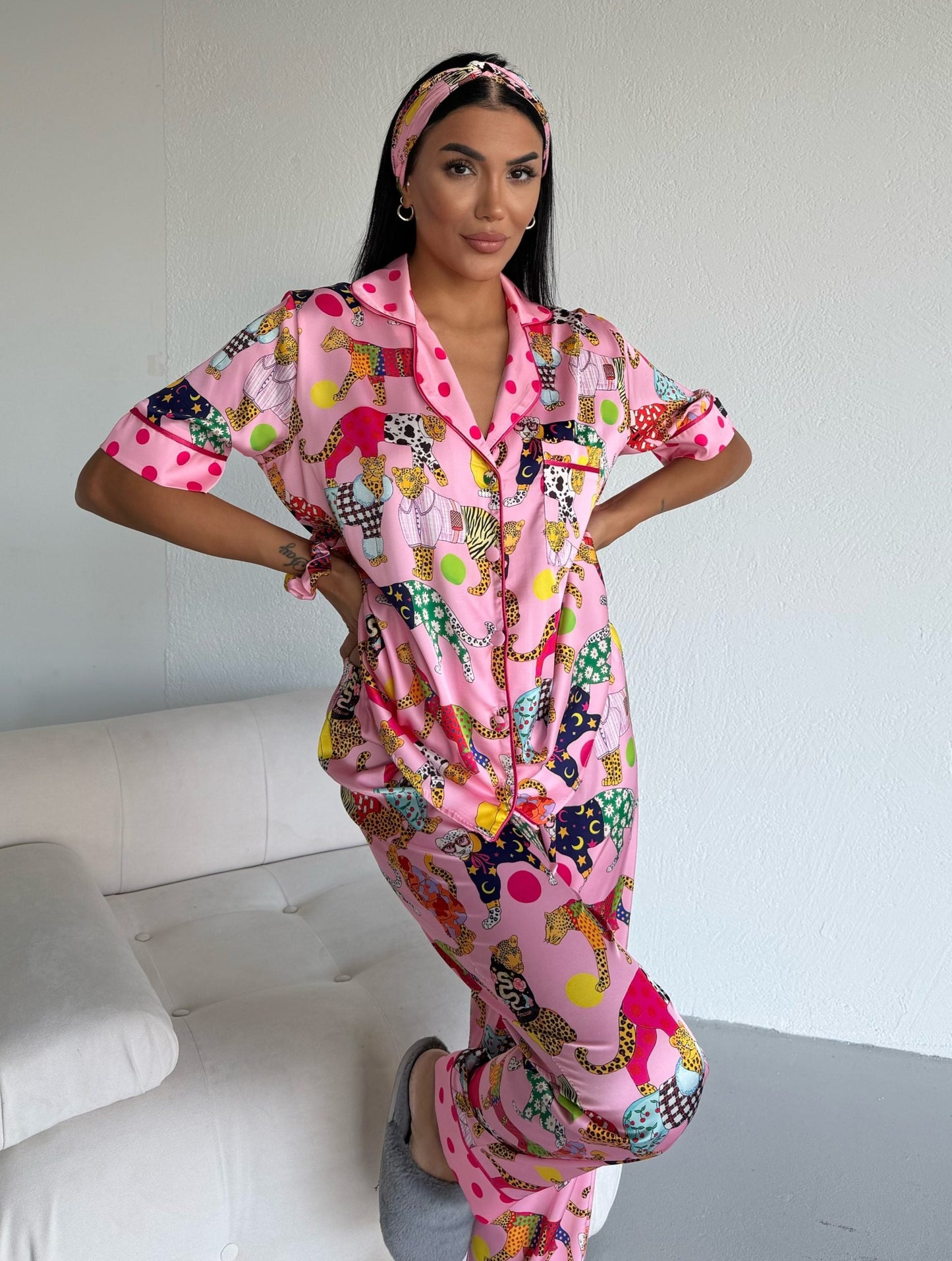Пижама комплект CLARA PINK LEOPARD с къс ръкав и панталон от сатен