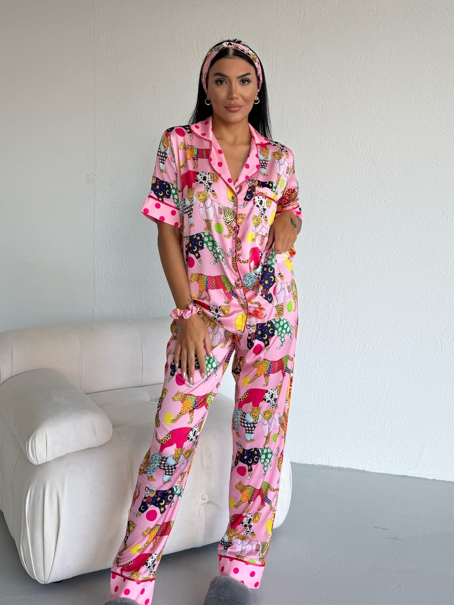 Пижама комплект CLARA PINK LEOPARD с къс ръкав и панталон от сатен