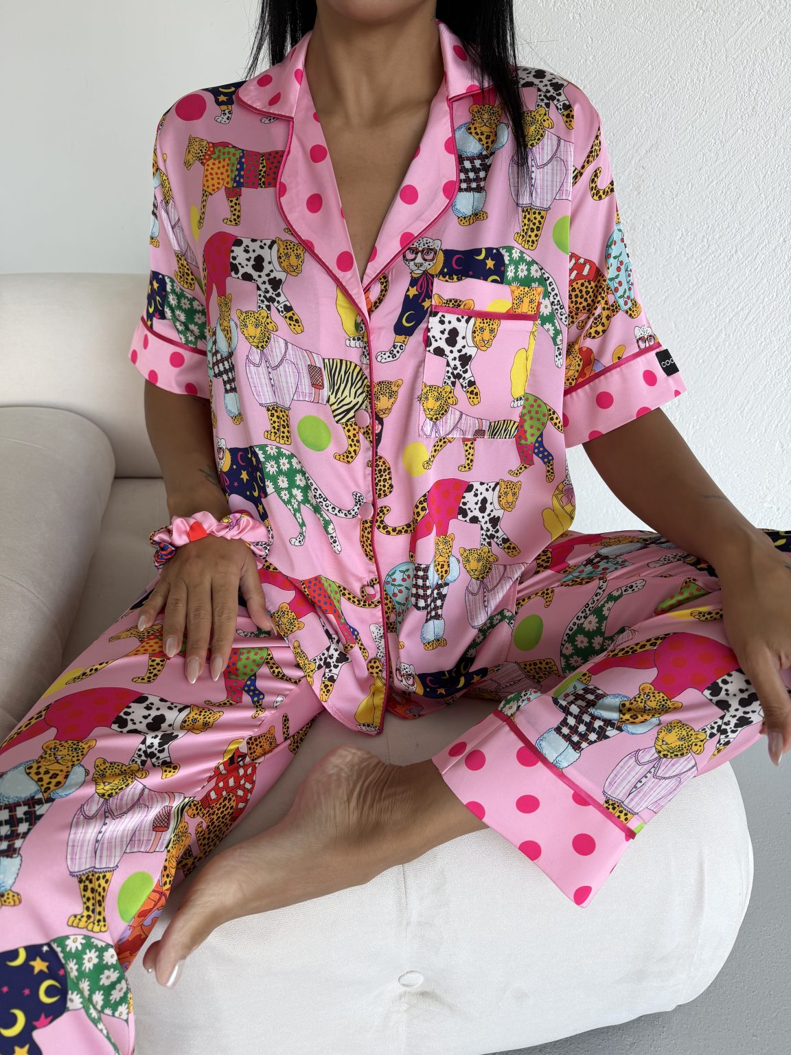 Пижама комплект CLARA PINK LEOPARD с къс ръкав и панталон от сатен