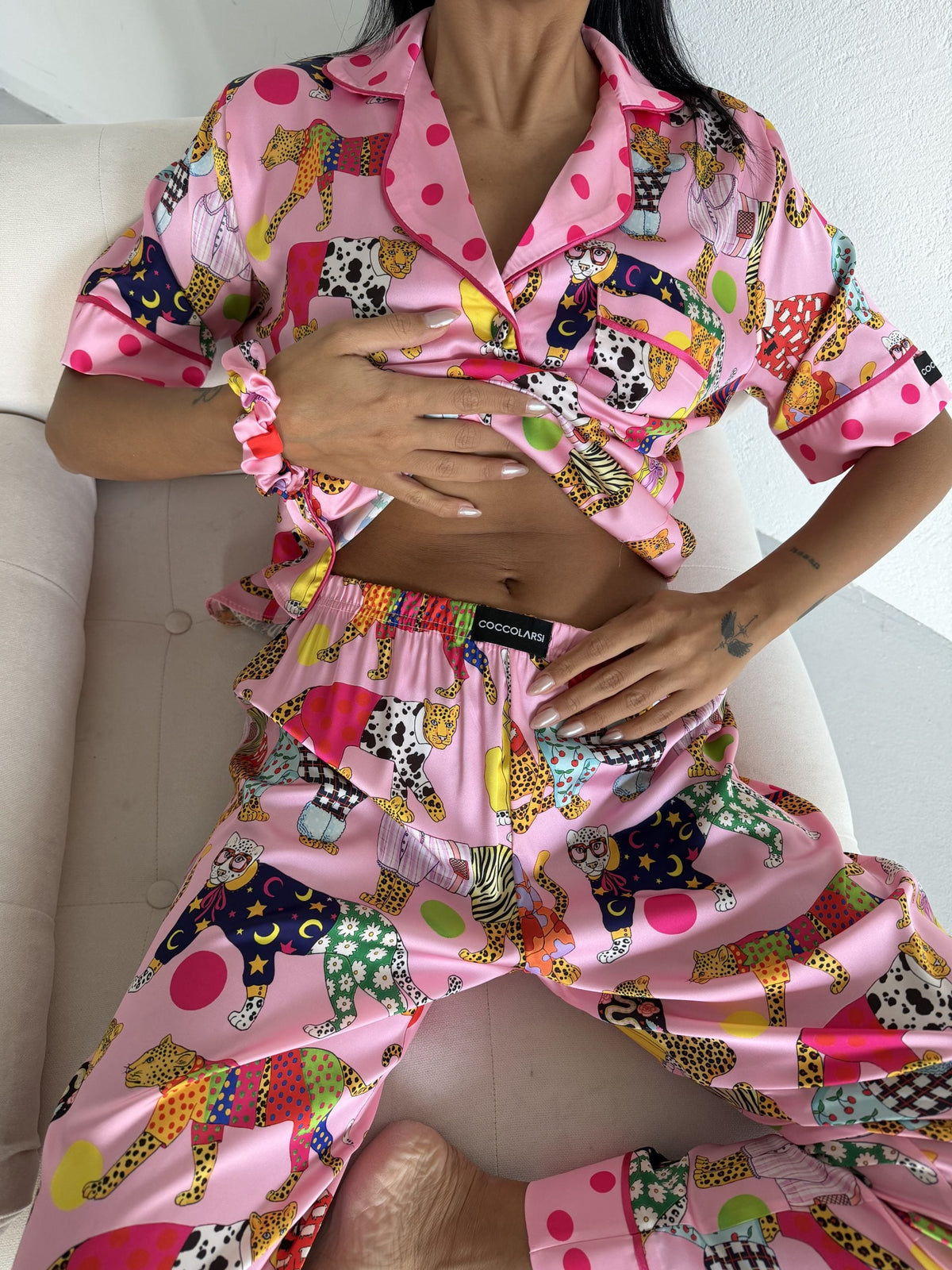 Пижама комплект CLARA PINK LEOPARD с къс ръкав и панталон от сатен