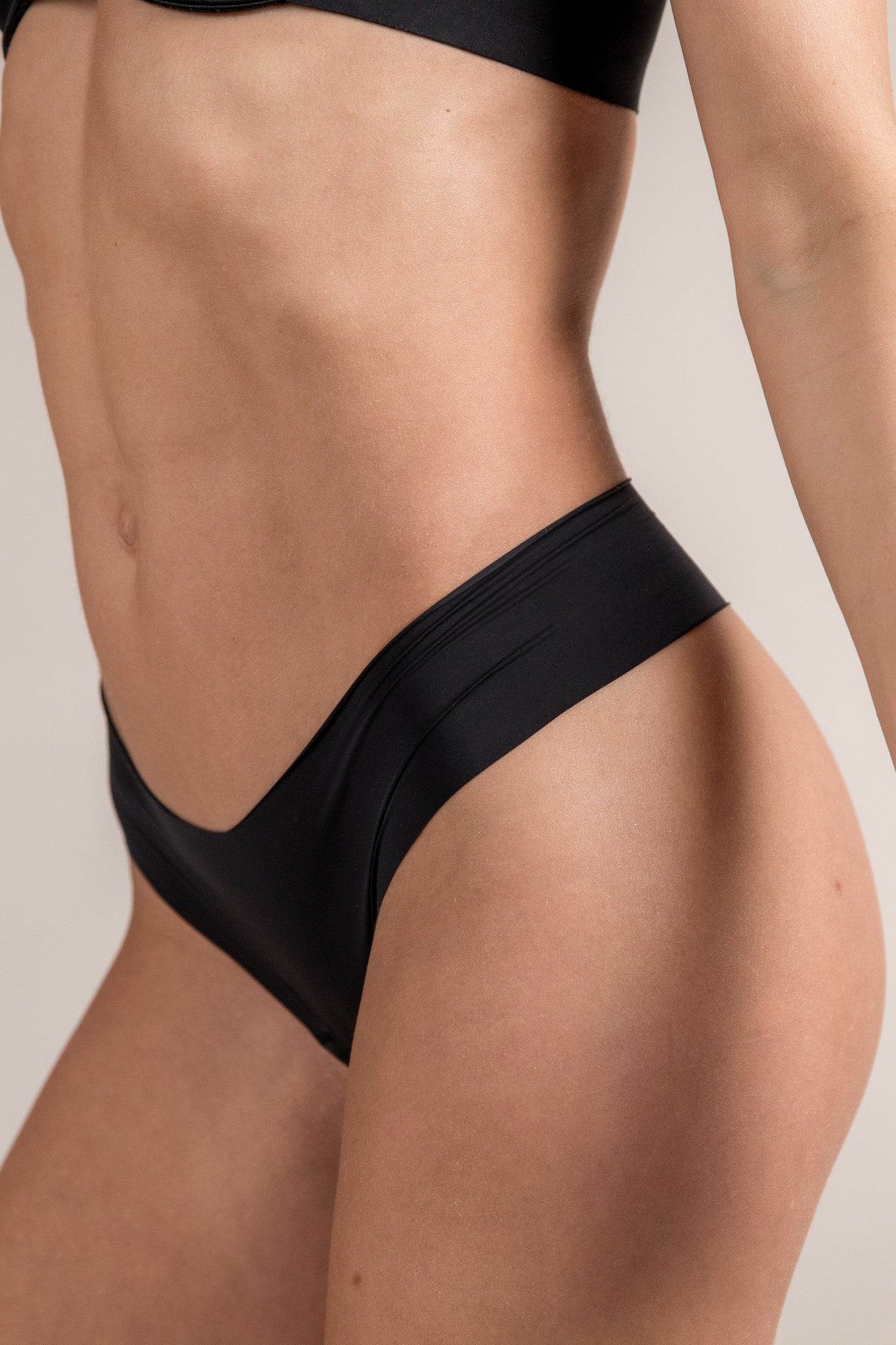 LIA BLACK second skin thong от микрофибър