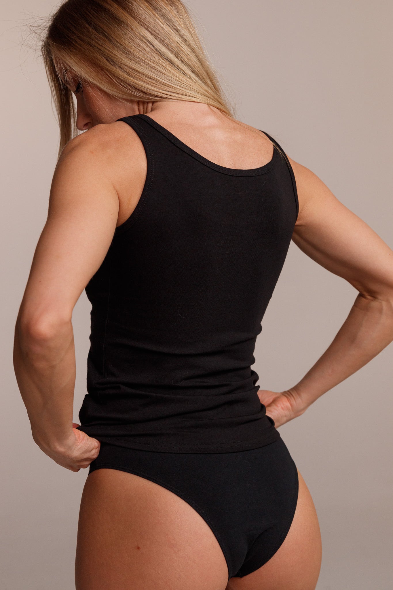 Everyday Wide Tank Top BLACK с широки презрамки от памук и ликра
