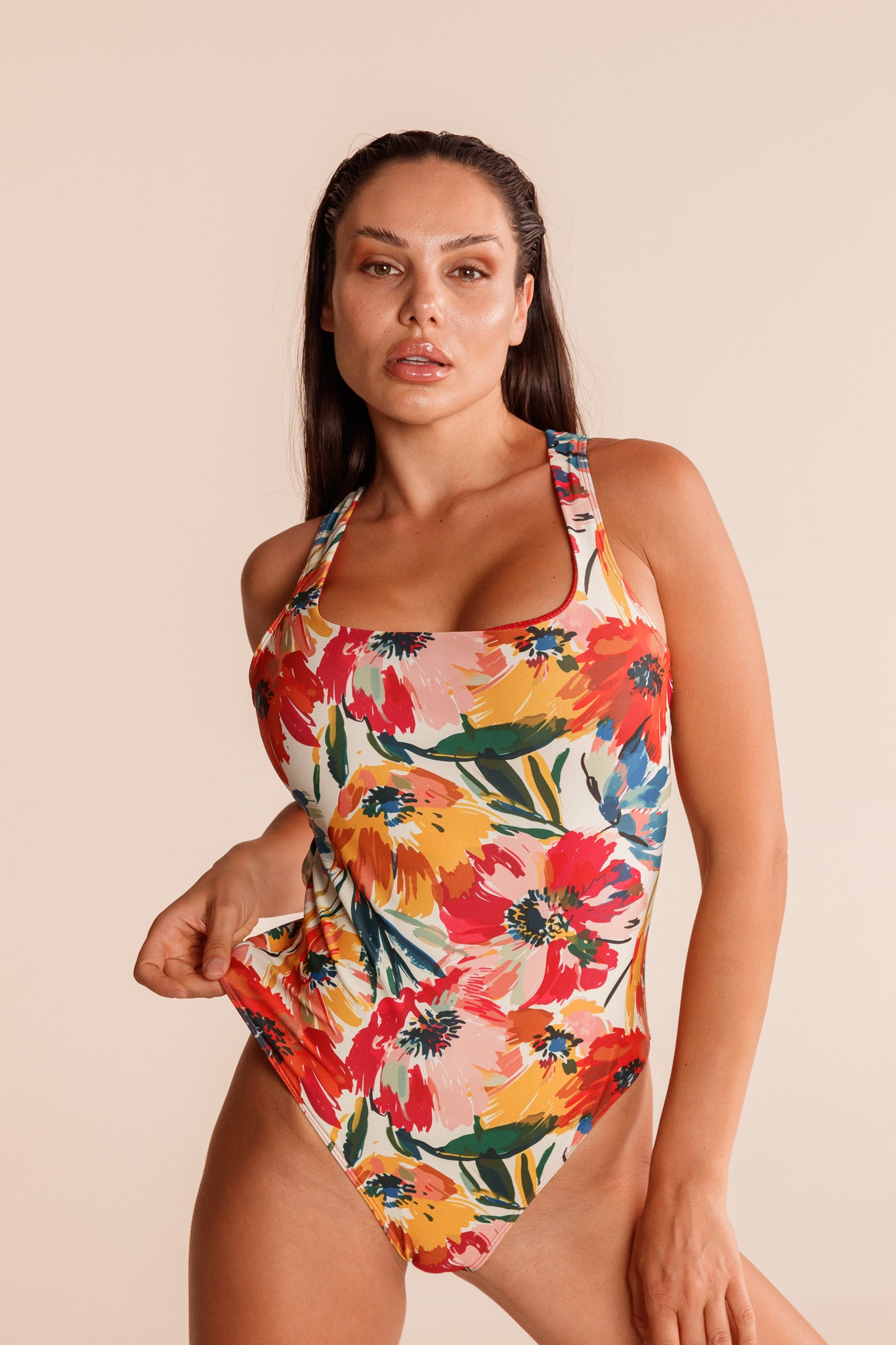 Цял бански SOHO FLORA VIVA елегантна кройка и акцентен гръб