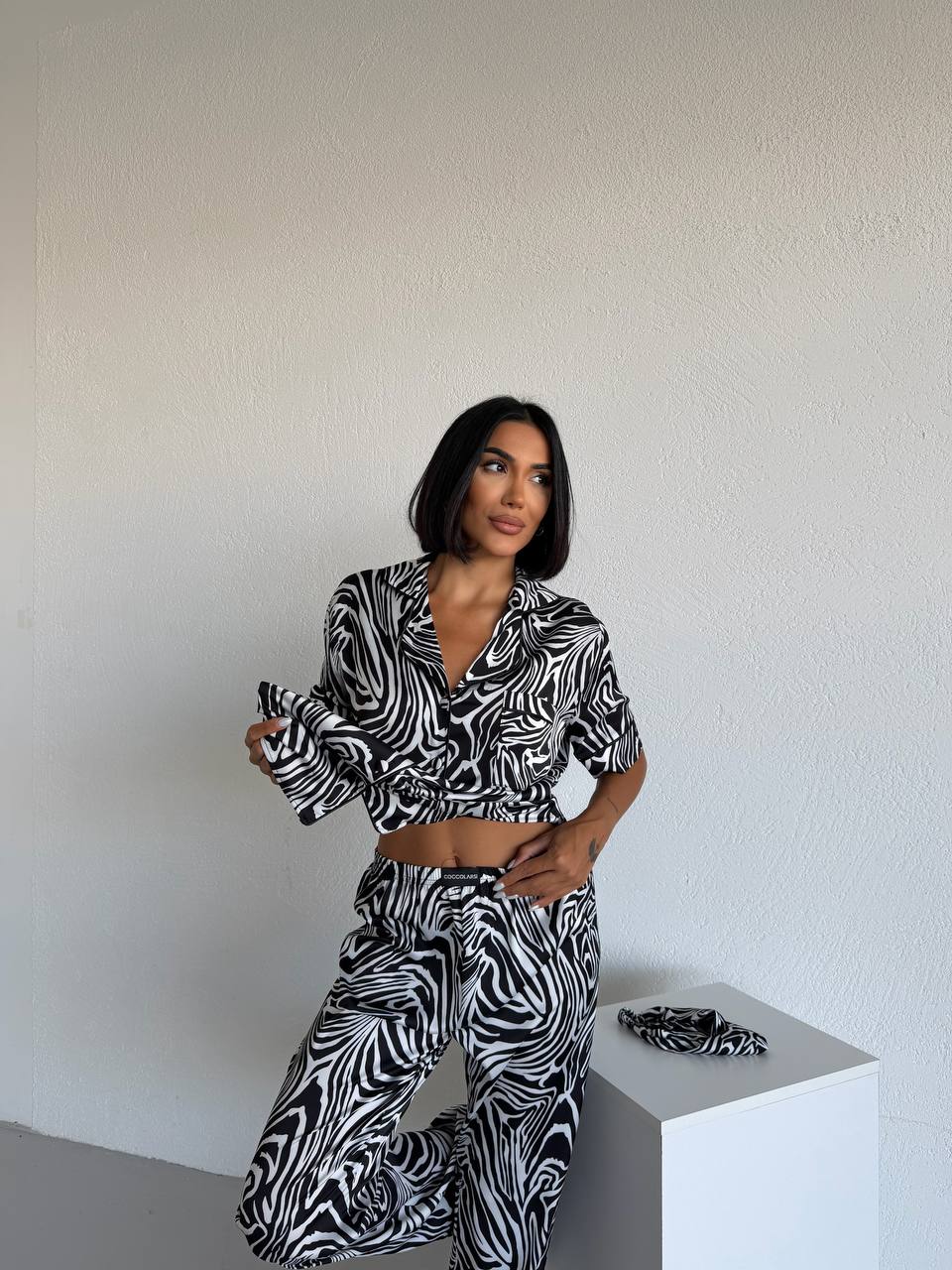 Пижама комплект CARLA BLACK ZEBRA с къс ръкав и панталон от сатен