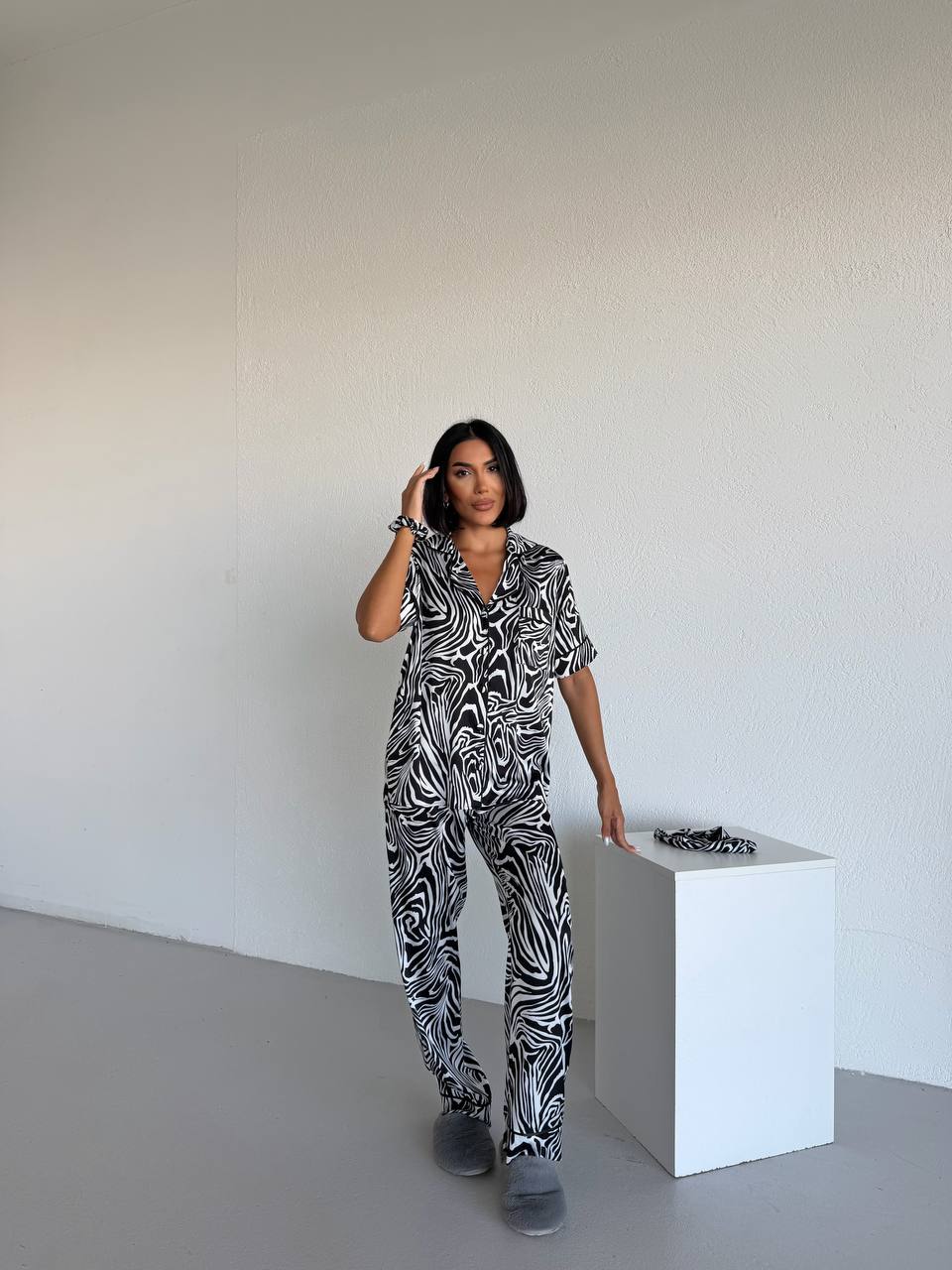 Пижама комплект CARLA BLACK ZEBRA с къс ръкав и панталон от сатен