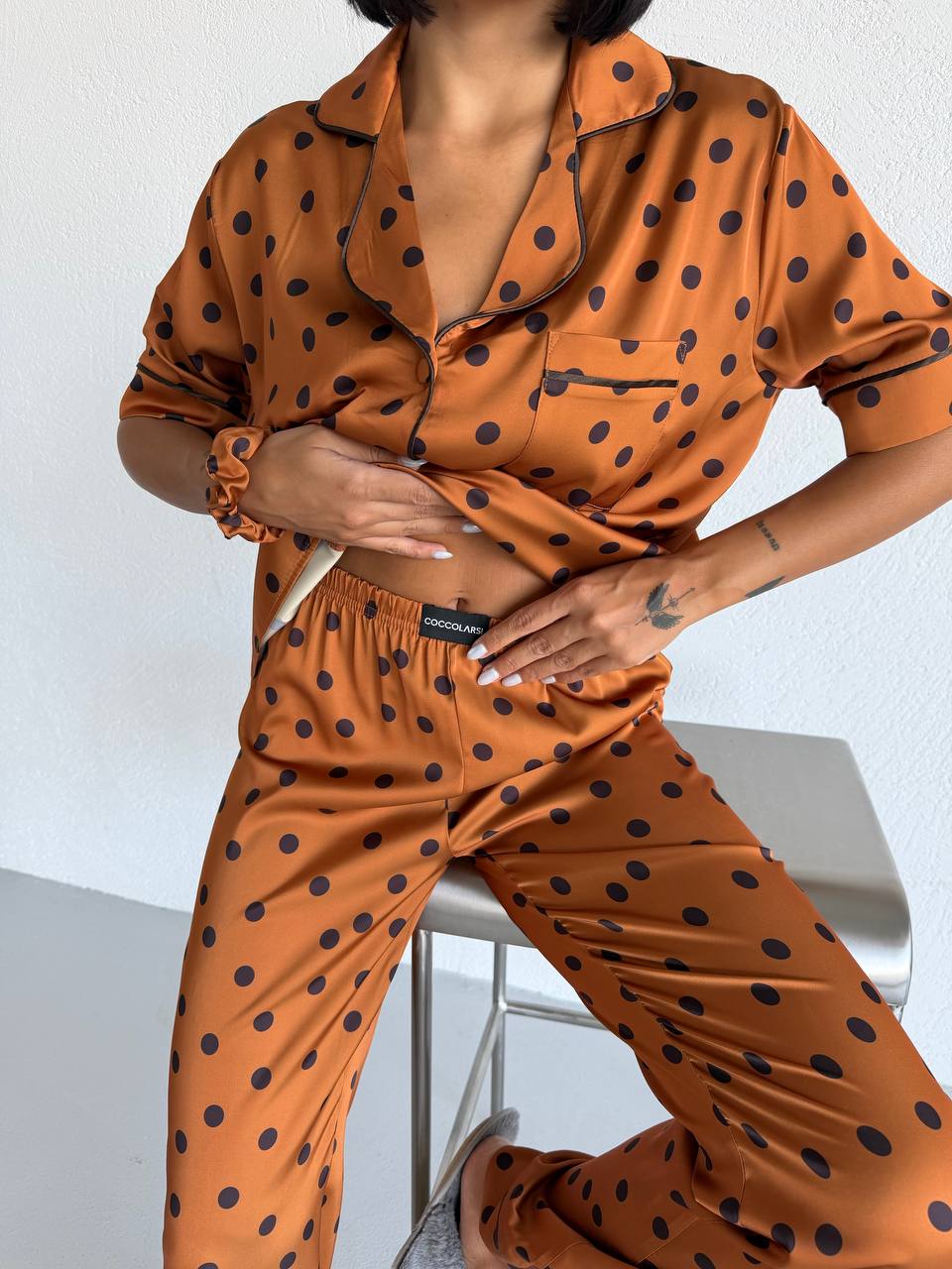 Пижама комплект CARLA GINGER DOTS с къс ръкав и панталон от сатен