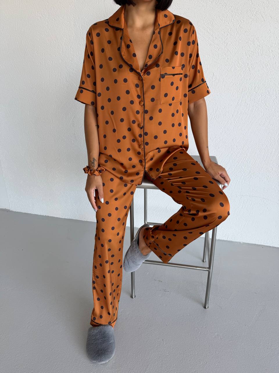 Пижама комплект CARLA GINGER DOTS с къс ръкав и панталон от сатен