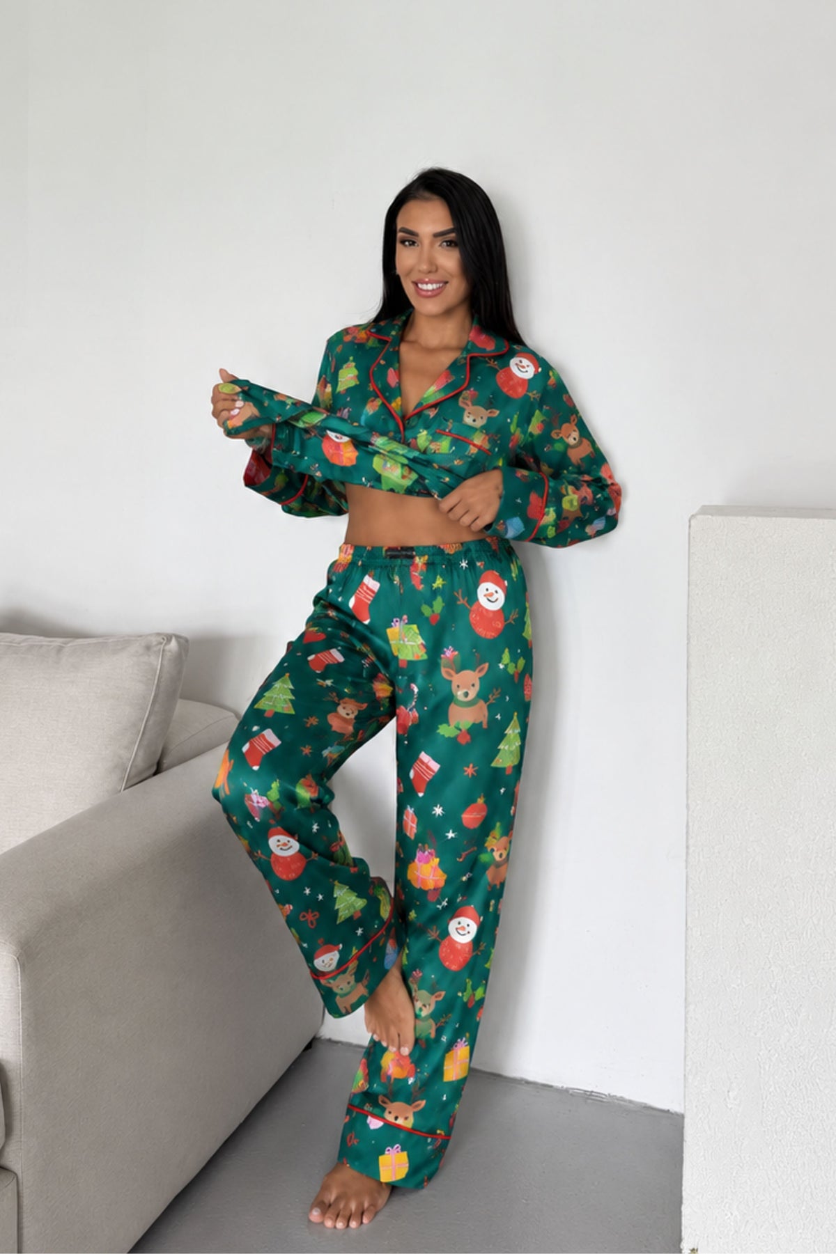 Пижама комплект HOLLY JOLLY коледен принт дълъг панталон и риза с копчета от сатен