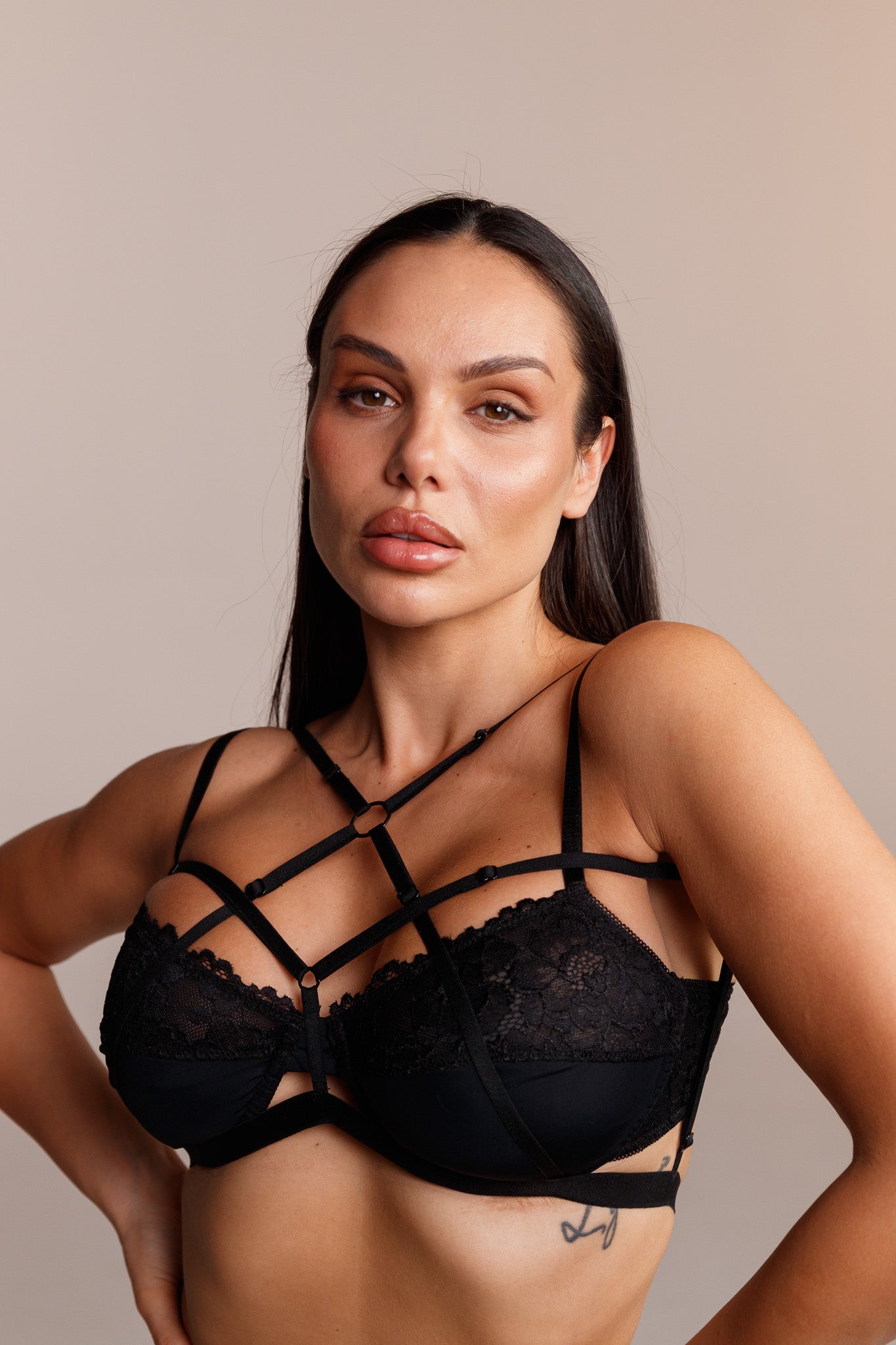 CATALINA ластичен чокър с регулируеми ленти
