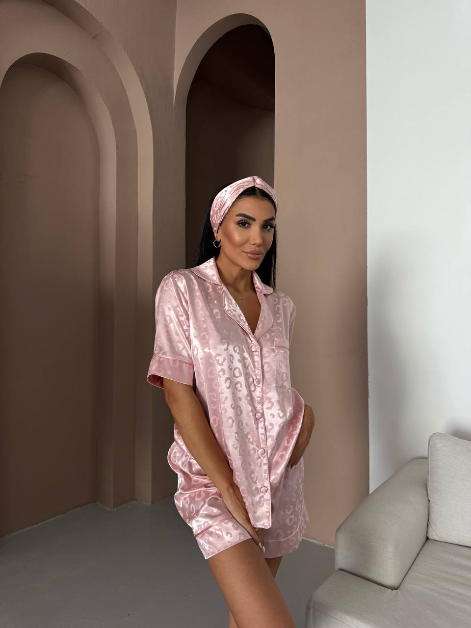 Пижама комплект SOPHIA BLUSH с къс ръкав и панталонки от сатен