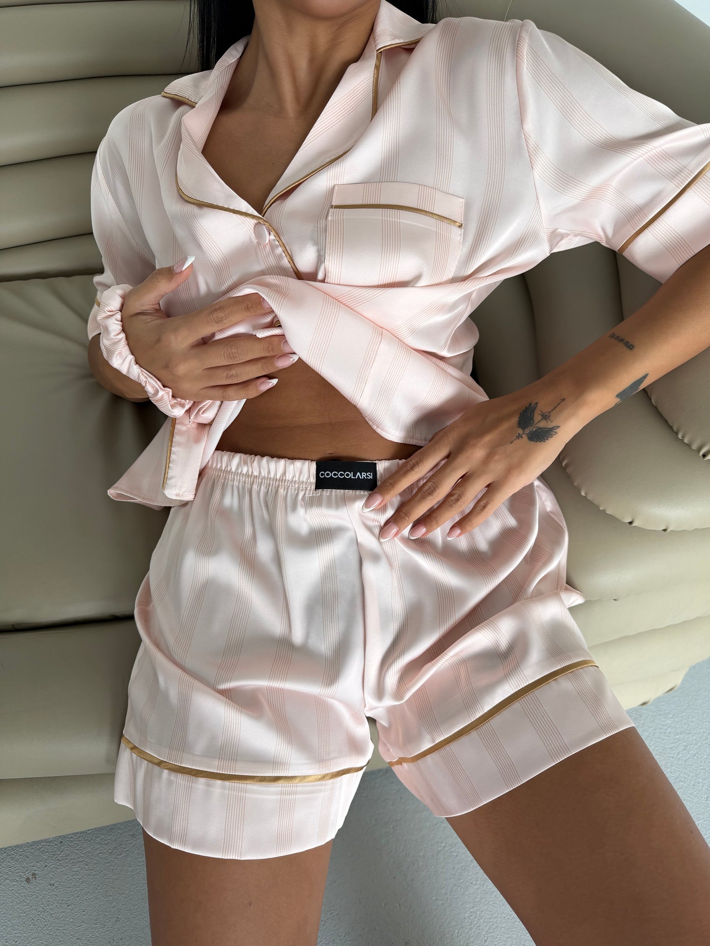 Пижама комплект KYLIE POUDRE с къс ръкав и панталонки от сатен