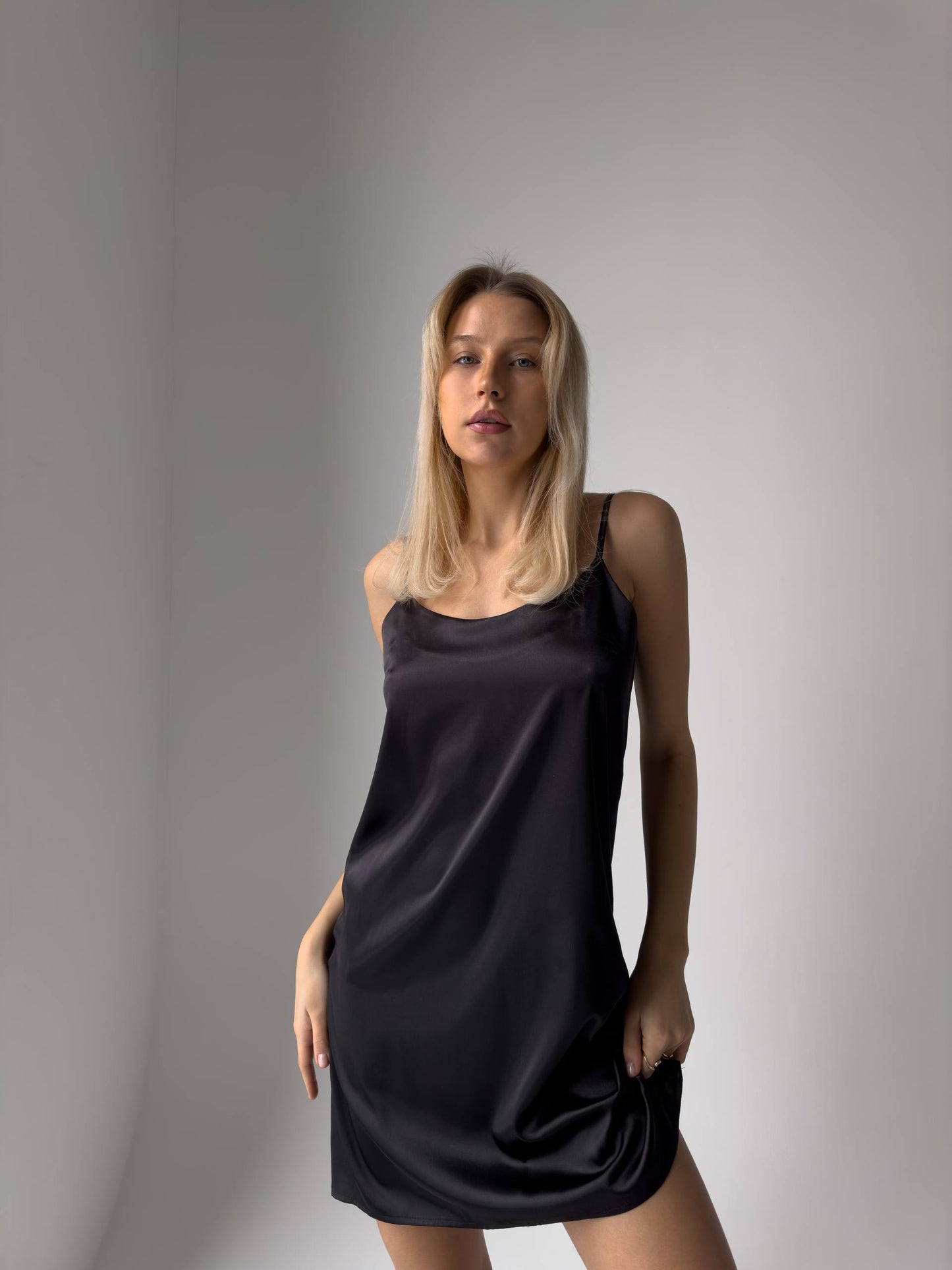 Дамски комплект SATIN DREAMS ONYX нощница и халат от сатен
