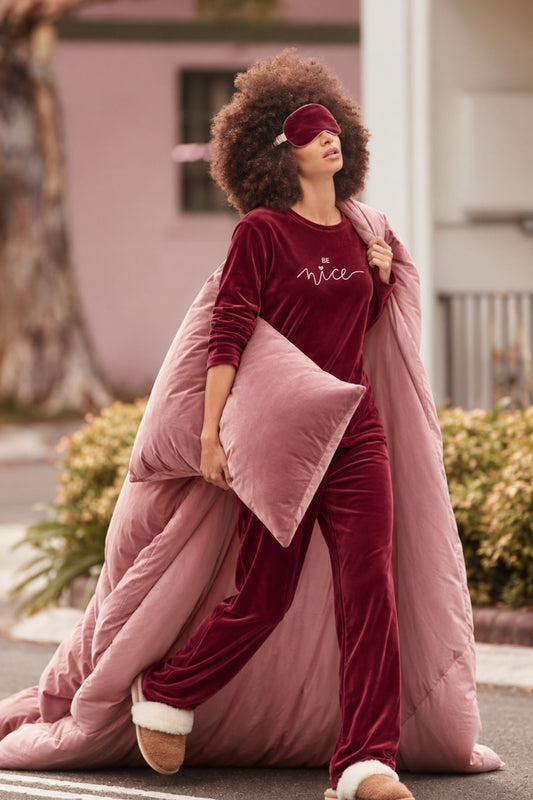 Дамска кадифена пижама LANA VELVET BURGUNDY блуза с дълъг ръкав и панталон