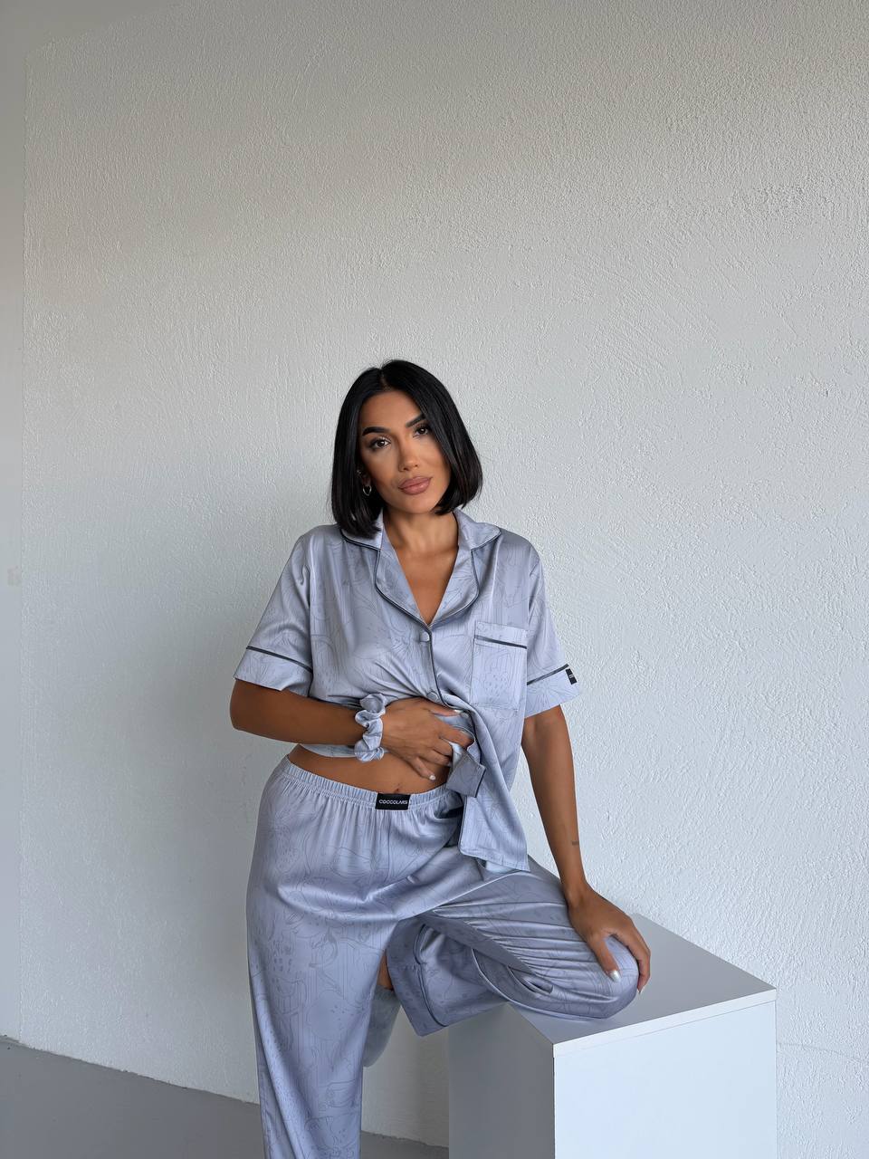 Пижама комплект LILIA SILVER с къс ръкав и панталон от сатен