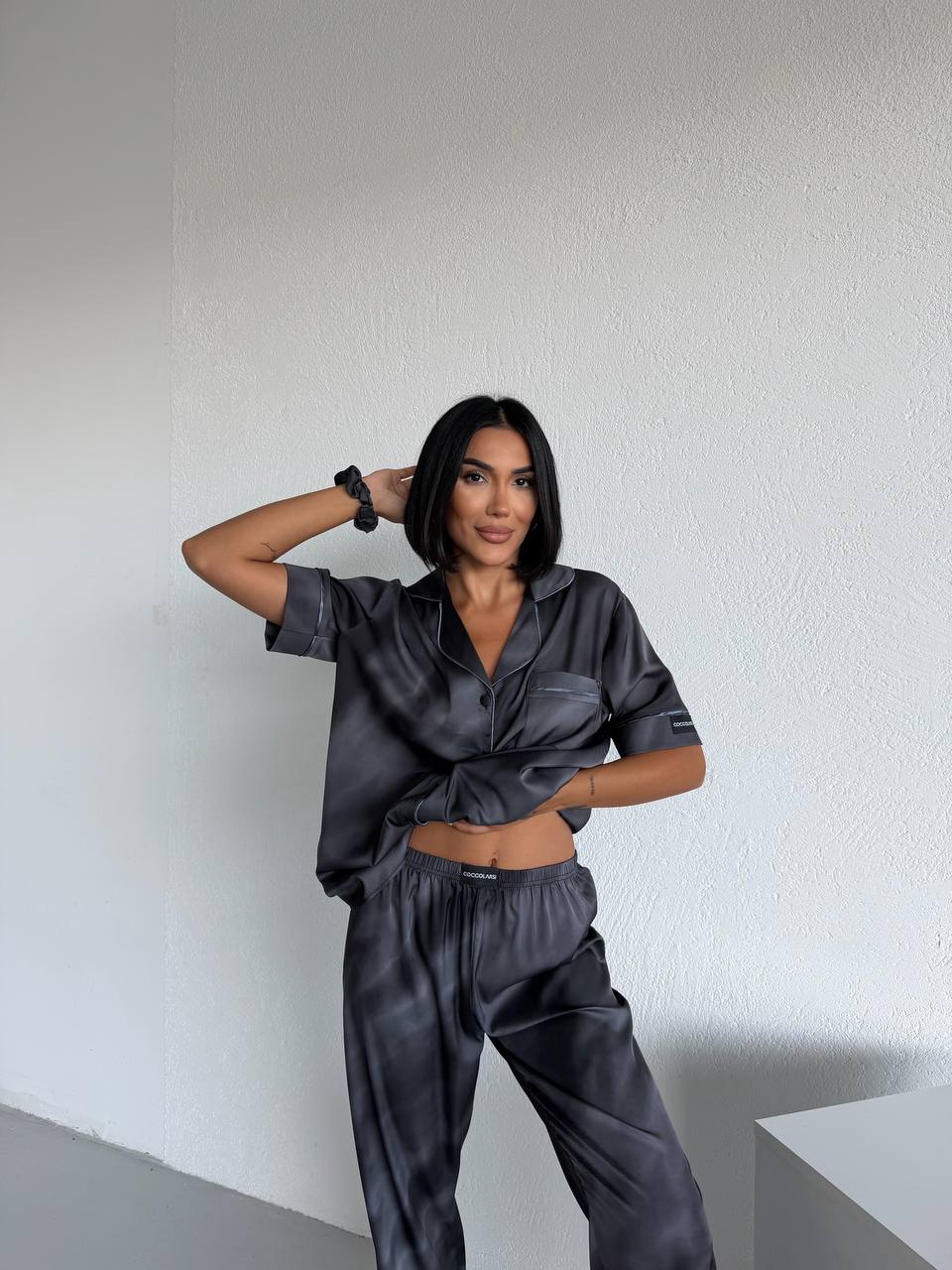 Пижама комплект LILIA ONYX с къс ръкав и панталон от сатен