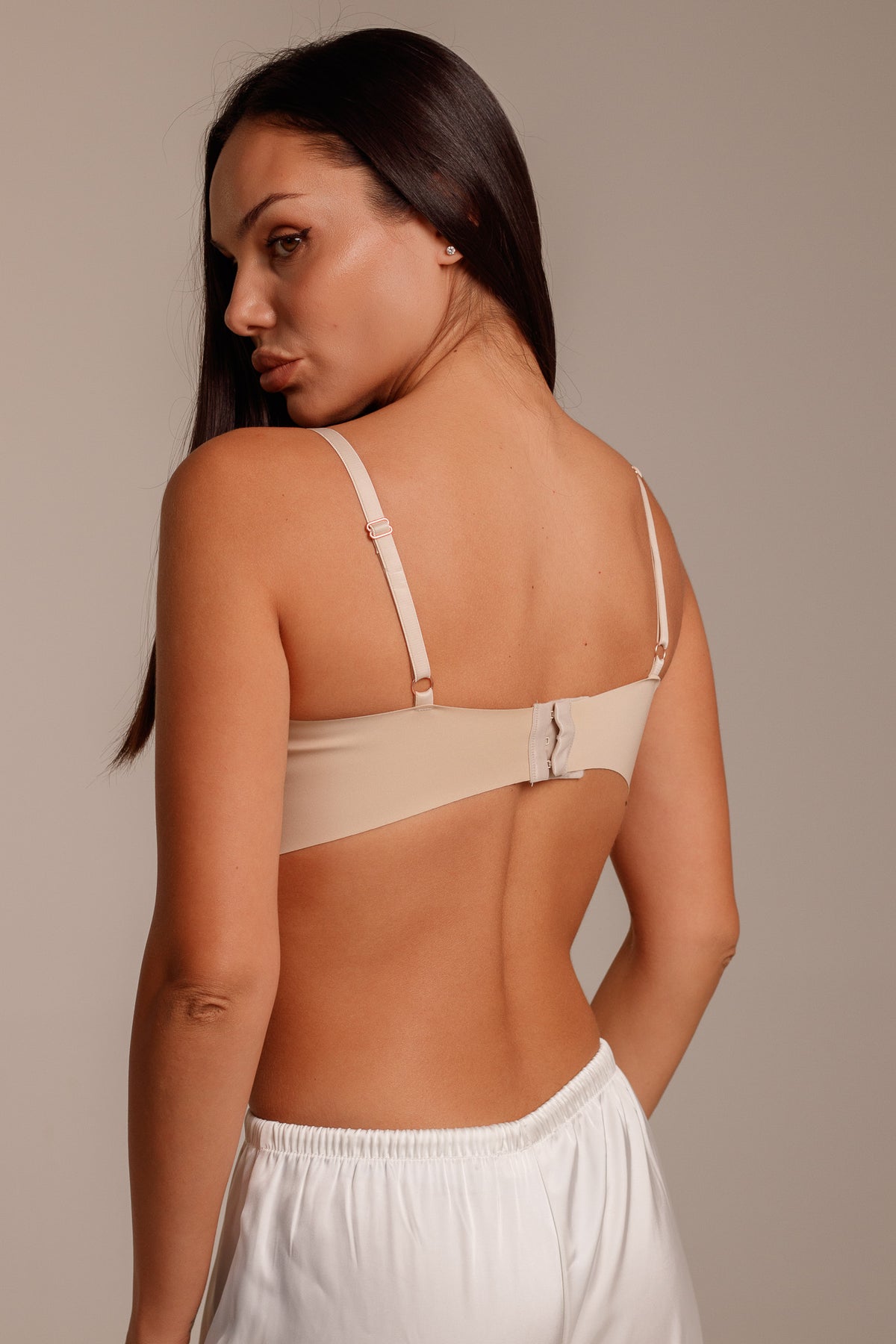 Триъгълен second skin сутиен SKYE BEIGE с меки чашки и широк колан лека подръжка