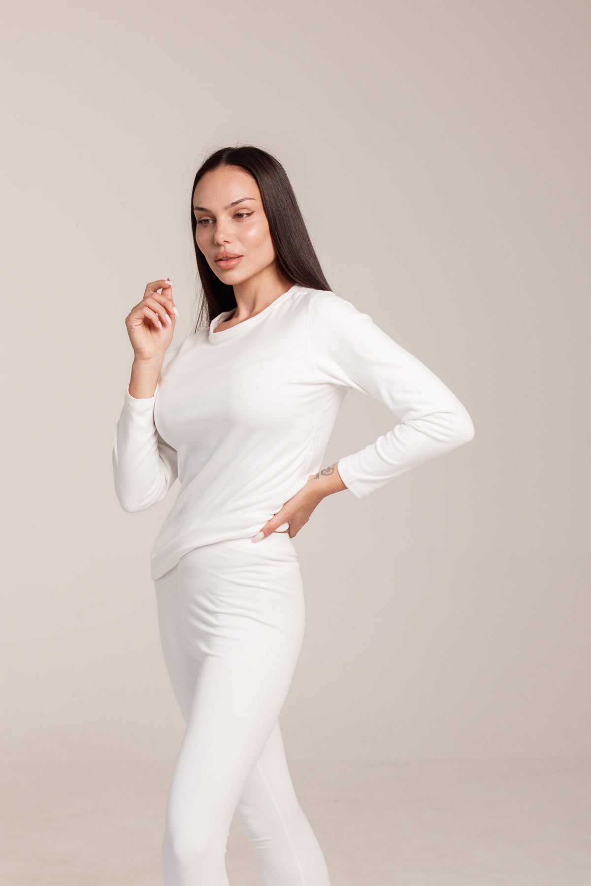 Дамски сет термо бельо THERMA WOMAN WHITE  от две части блуза с дълъг ръкав и клин