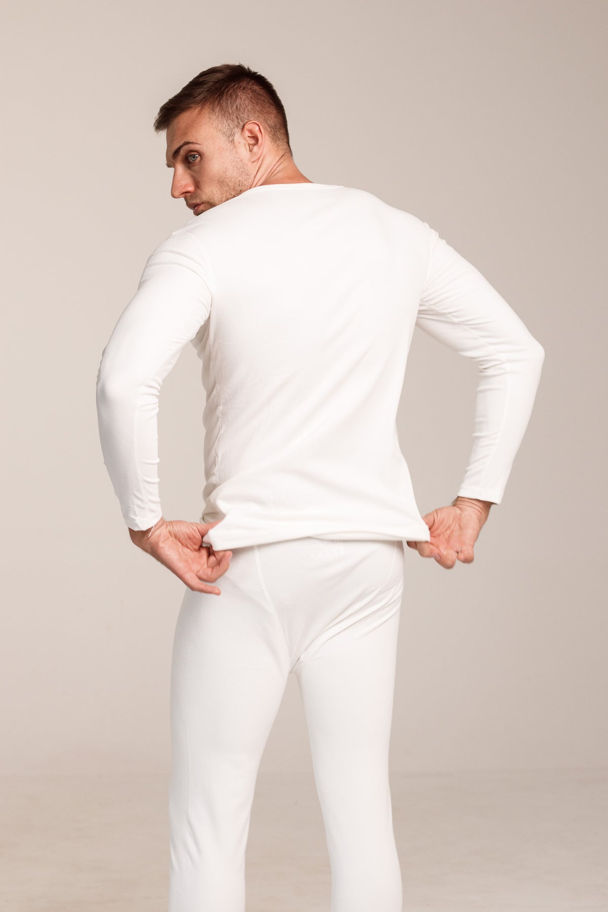 Мъжки сет термо бельо THERMA MEN WHITE от две части блуза с дълъг ръкав и клин