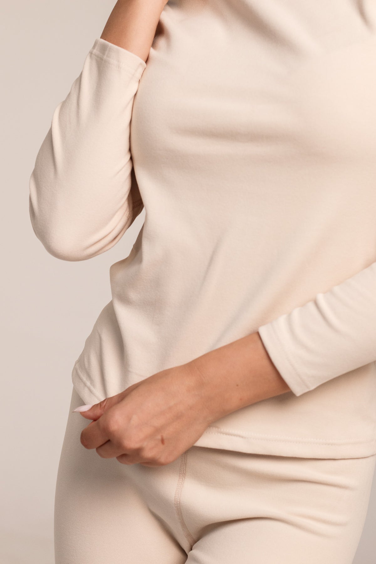 Дамски сет термо бельо THERMA WOMAN BEIGE  от две части блуза с дълъг ръкав и клин