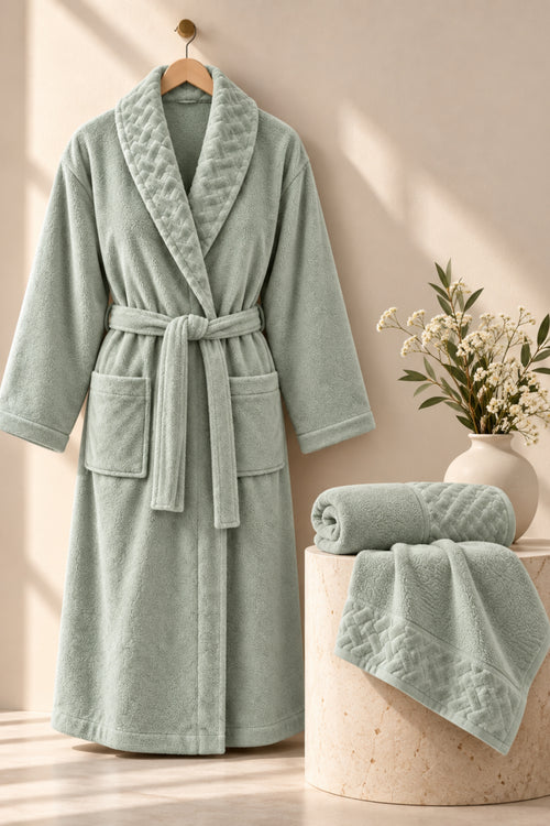 Луксозен спа комплект от три части Spa Trio Set VERDE унисекс халат, две кърпи и подарък сапун